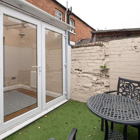 Villa Besford Square, Shrewsbury Town Extérieur photo
