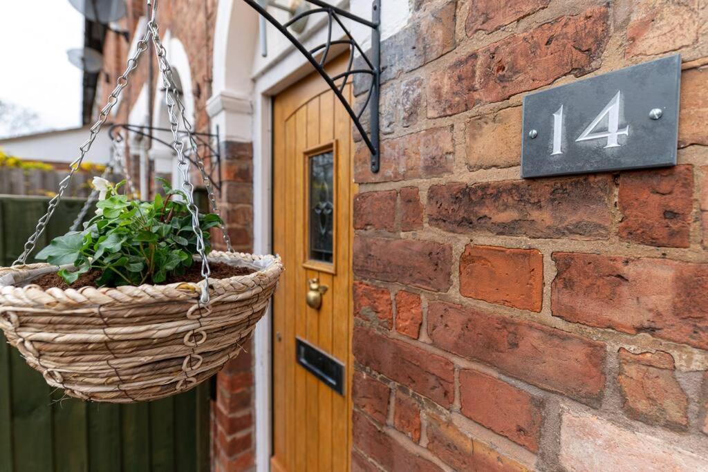 Villa Besford Square, Shrewsbury Town Extérieur photo