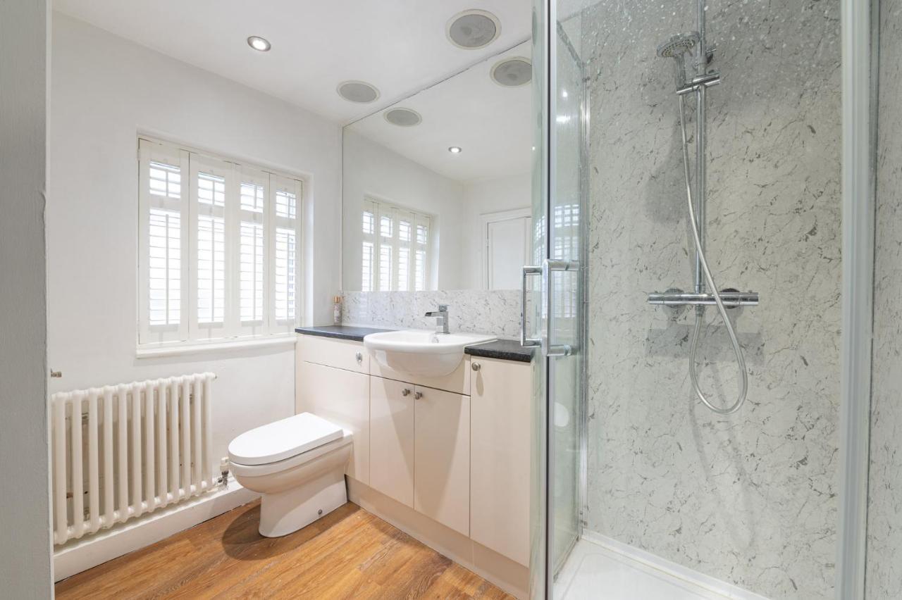Villa Besford Square, Shrewsbury Town Extérieur photo