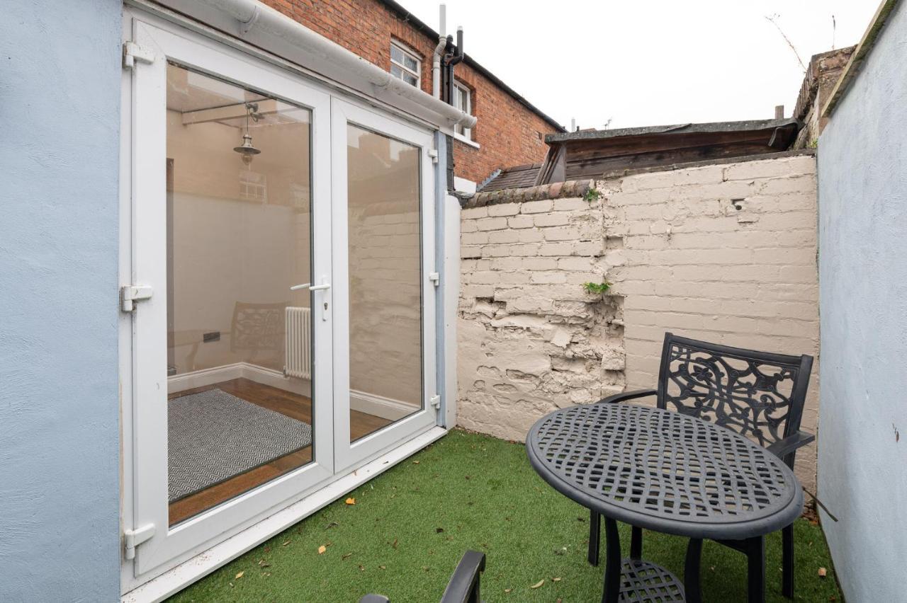 Villa Besford Square, Shrewsbury Town Extérieur photo